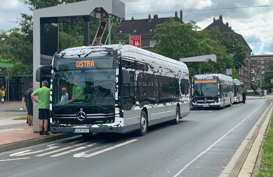 Neue Elektrobusse starten im Linienbetrieb